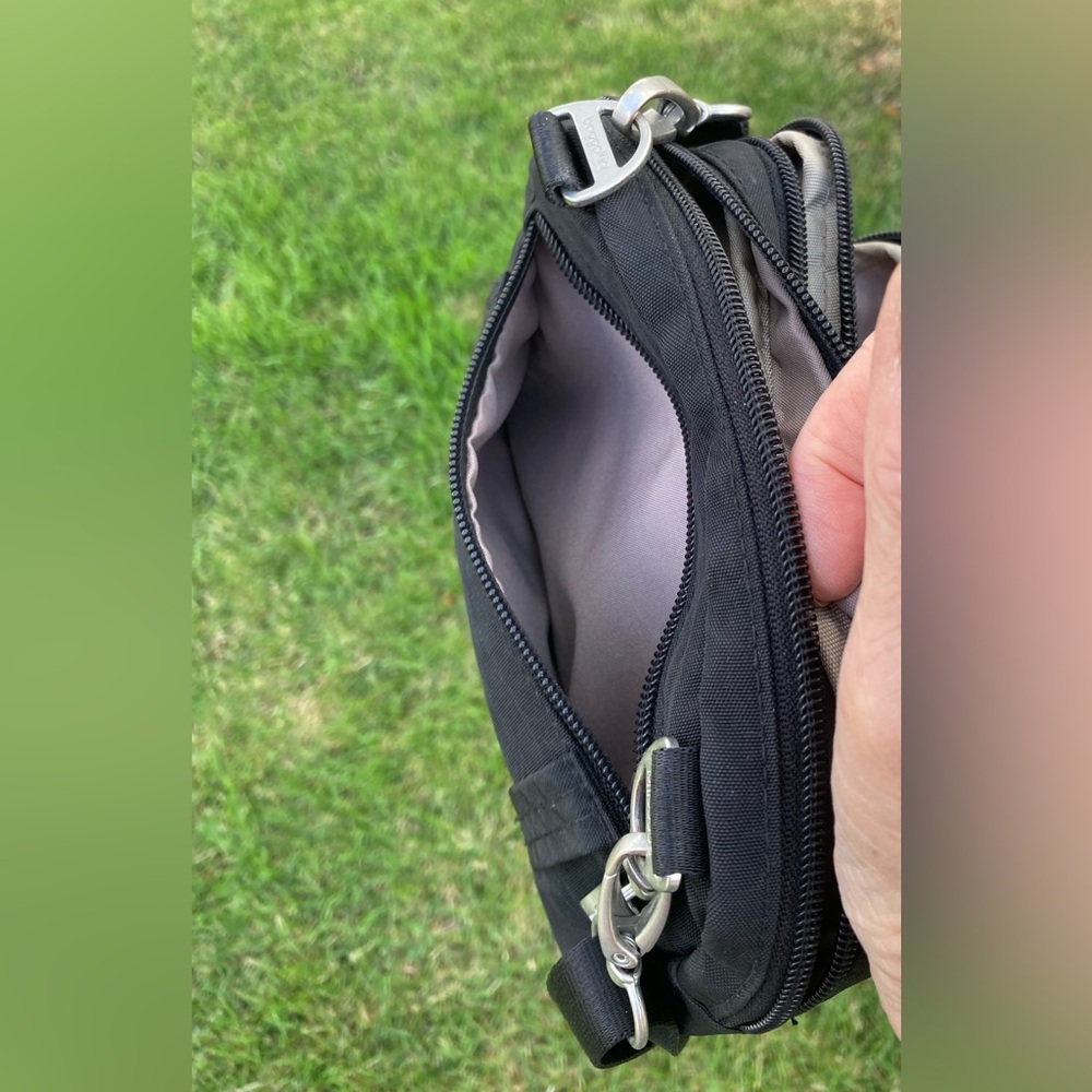 😎Baggallini Mini Cross Body Black - Picture 9 of 15